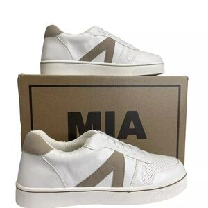 NWT MIA Krew Womens Sneaker Shoes Size 7.5 White/Taupe